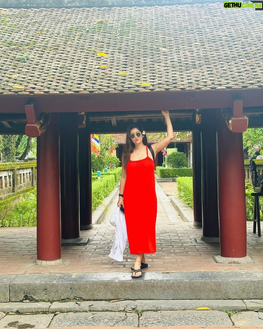 Gungun Uprari - 31.7K Likes - “The world is a book and those who do not travel read only one page.” ❤️
@vandanalalwani777
.
.
.
.
#vietnam #vietnamtravel #travel #travelphotography #freinds #happiness 🌸