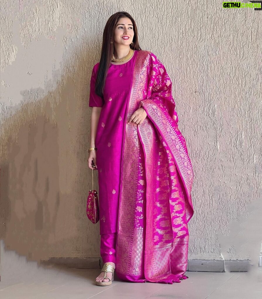 Gungun Uprari Instagram - "Pink isn't just a color. It's an attitude too." 💕 . . Unleash your inner diva with the vibrant Magenta Pink Kadhwa Weave Raw Silk Dress Material from Chinaya Banaras! Get the perfect fit with free stitching on your size. Elevate your style and make heads turn! @chinayabanaras 🌸 . . . #pink #silk #banarasi #banarasisaree