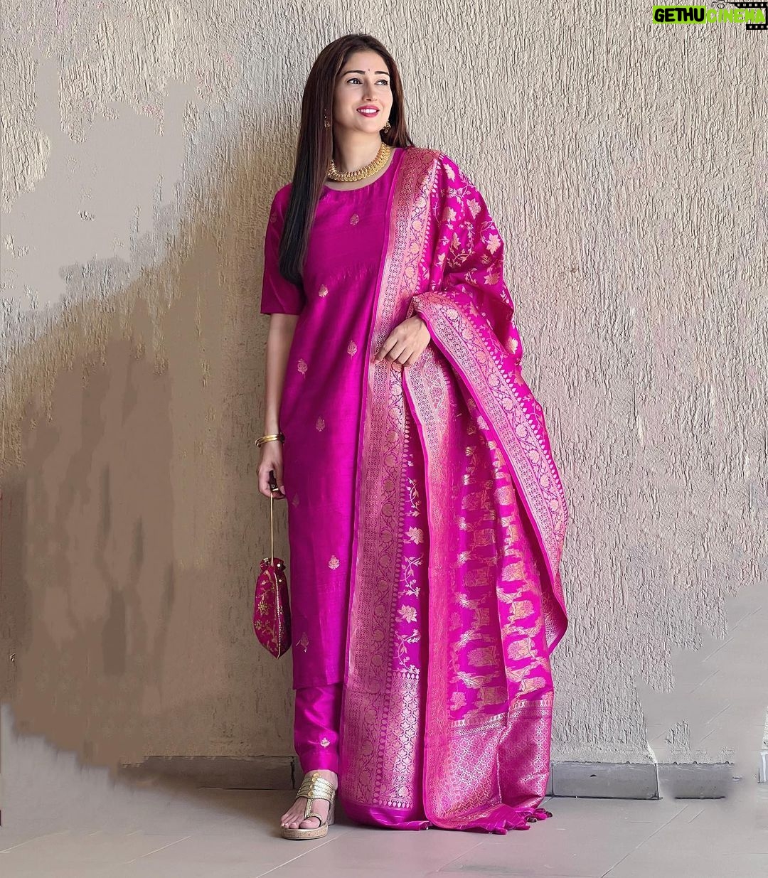 Gungun Uprari - 22.2K Likes - "Pink isn't just a color. It's an attitude too." 💕
.
.
Unleash your inner diva with the vibrant Magenta Pink Kadhwa Weave Raw Silk Dress Material from Chinaya Banaras! Get the perfect fit with free stitching on your size. Elevate your style and make heads turn!
@chinayabanaras 🌸
.
.
.
#pink #silk #banarasi #banarasisaree