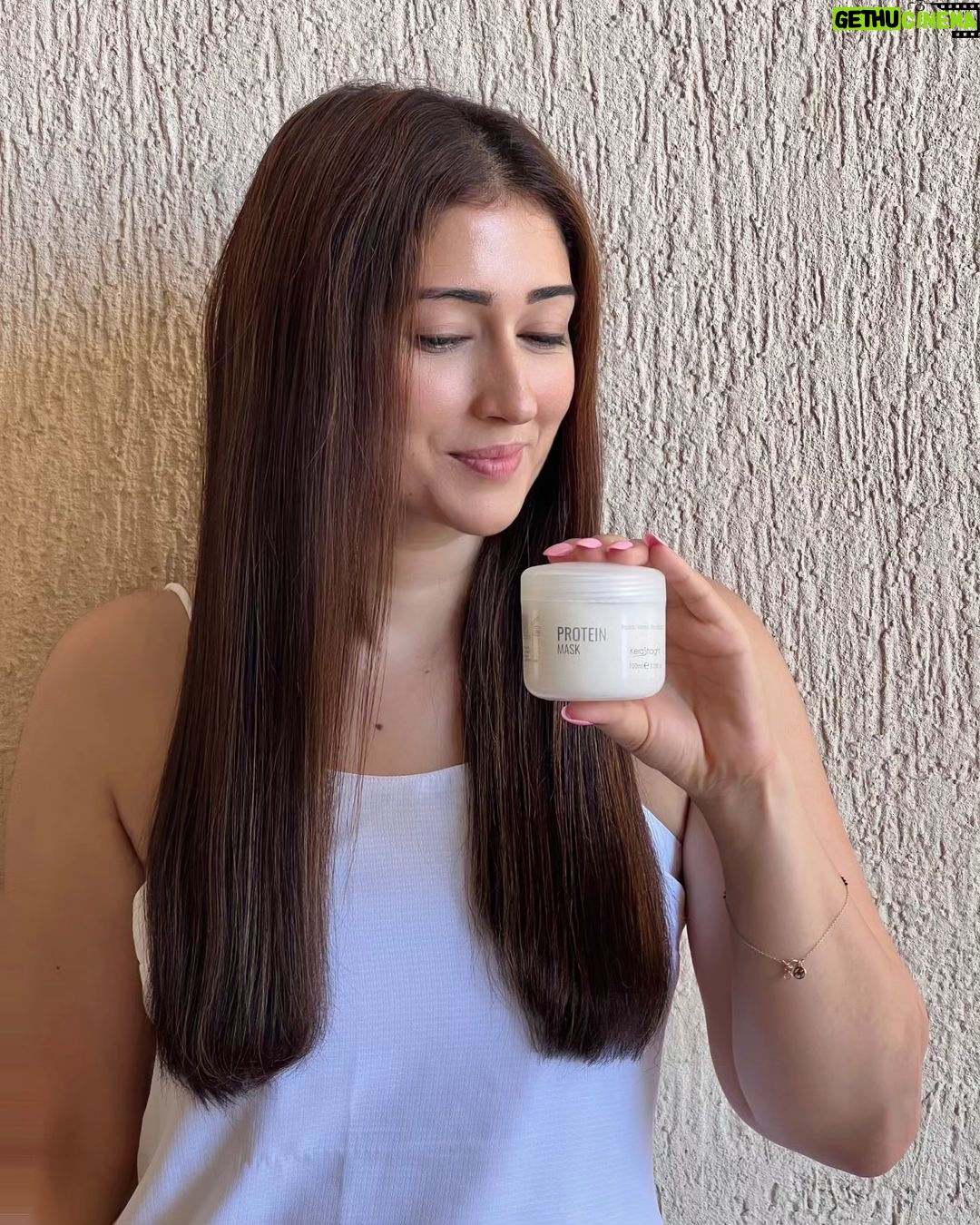 Gungun Uprari Instagram - How the gorgeous @gungunuprari achieved healthy, hydrated locks? Read here ๐ "I did it with the help of KeraStraight Protein Mask and KeraStraight Ultimate oil brought to India by Evรฒlvere๐๐ป I absolutely loved KeraStraight Protein Mask which deeply conditioned my hair and also repaired the damage immensely from inside out.โค๏ธโ๐ฉน Whereas, KeraStraight Ultimate Oil - a blend of 9 specially selected premium oil added shine to my hair and helped me get rid of all the frizz! Trust me, do try out their range. You'll just love it.๐" โ โ โ โ #evolvereofficial #kerastraight #innoluxe #haircaretreatment #haircaretips #haireducation #haircareroutine #hairsalon #beautytips #hairgamestrong #hairislife #beautyobsessed