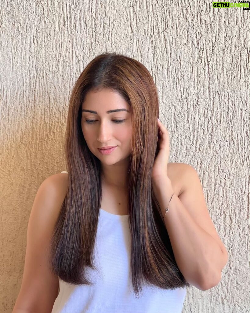 Gungun Uprari Instagram - How the gorgeous @gungunuprari achieved healthy, hydrated locks? Read here 👇 "I did it with the help of KeraStraight Protein Mask and KeraStraight Ultimate oil brought to India by Evòlvere🙌🏻 I absolutely loved KeraStraight Protein Mask which deeply conditioned my hair and also repaired the damage immensely from inside out.❤️‍🩹 Whereas, KeraStraight Ultimate Oil - a blend of 9 specially selected premium oil added shine to my hair and helped me get rid of all the frizz! Trust me, do try out their range. You'll just love it.😍"         #evolvereofficial #kerastraight #innoluxe #haircaretreatment #haircaretips #haireducation #haircareroutine #hairsalon #beautytips #hairgamestrong #hairislife #beautyobsessed