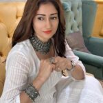 Gungun Uprari Instagram - White gives me energy, and yet makes me relaxed and beautiful 🤩 Beautiful dress @truebrowns Jewellery @teejhindia . . Location @ten.mumbai ❤️ . . . #pretty #beauty #trending #style #fashion