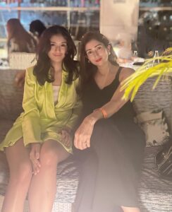 Gungun Uprari Instagram - Happy Birthday to our beautiful girl! Love Mom and Dad ❤️ @pariuprari 🤗 . . . . @roofberriesbandra Thanks for hosting it ❤️ @maverick.communication01 Roofberriesbandra