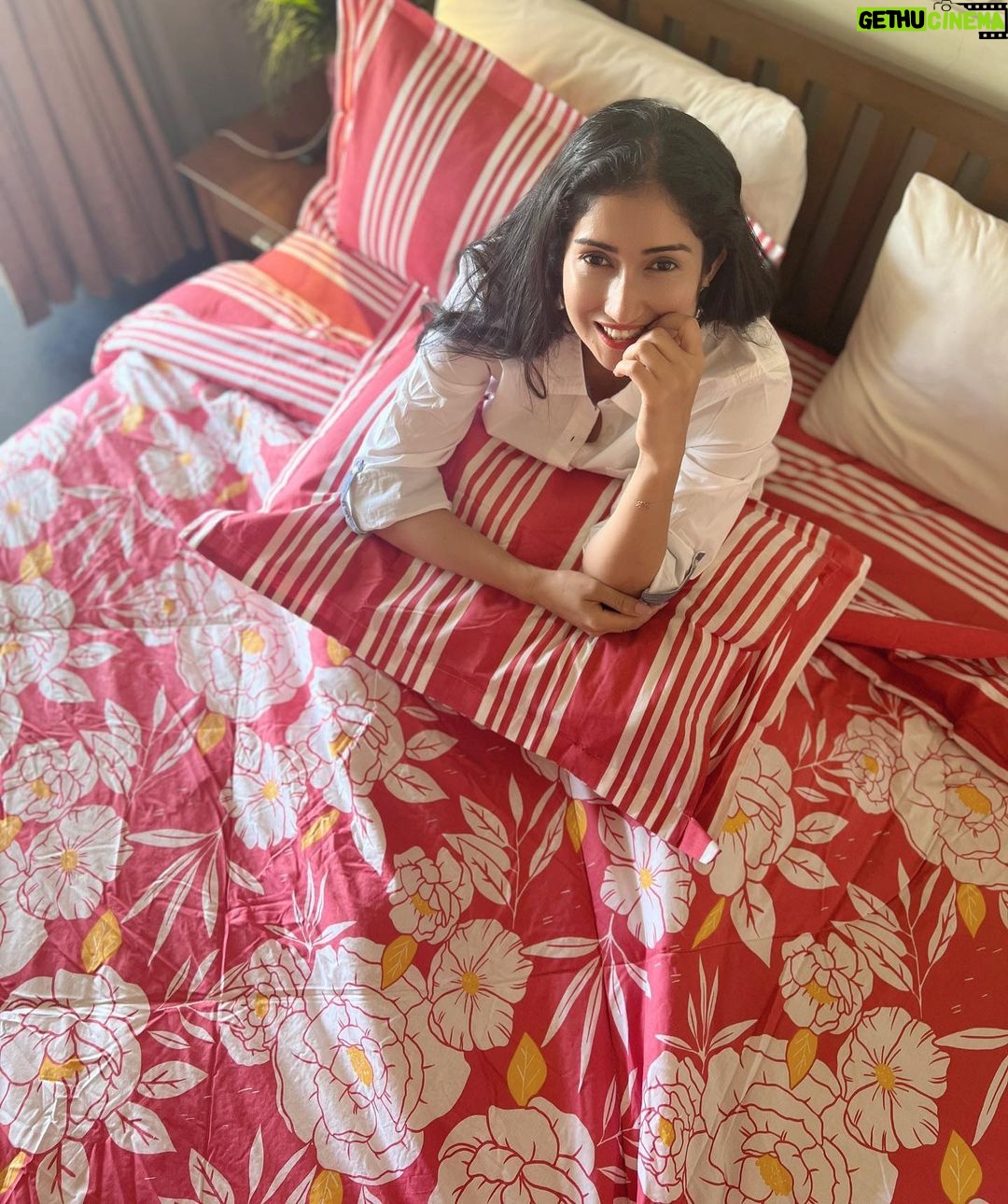 Gungun Uprari Instagram - “The word “saturday” has the word “sat” in it. Make sure your take the time this day to sit and relax.” ❤️ Enjoying my Saturday mor with @boutiquelivingindia Super comfortable and Superior color combos that enhance the beauty of your bedroom Join me in supporting the Sleep With Comfort campaign with @BoutiqueLiving and prioritize rest for a better life. Good sleep is not a luxury; it's a fundamental aspect of our well-being. Let's break the stigma around rest and embrace healthy habits that will help us wake up feeling our best. The power of a good night's sleep is transformative. Let's make it a priority. #PrioritizeRest #BetterSleepBetterLife #SleepWithComfort @boutiquelivingindia @alphabetmedia