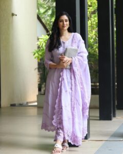 Gungun Uprari Instagram - “Simplicity is the ultimate sophistication.” Thanks @roze.india For such elegant style.. i@loved it ❤️