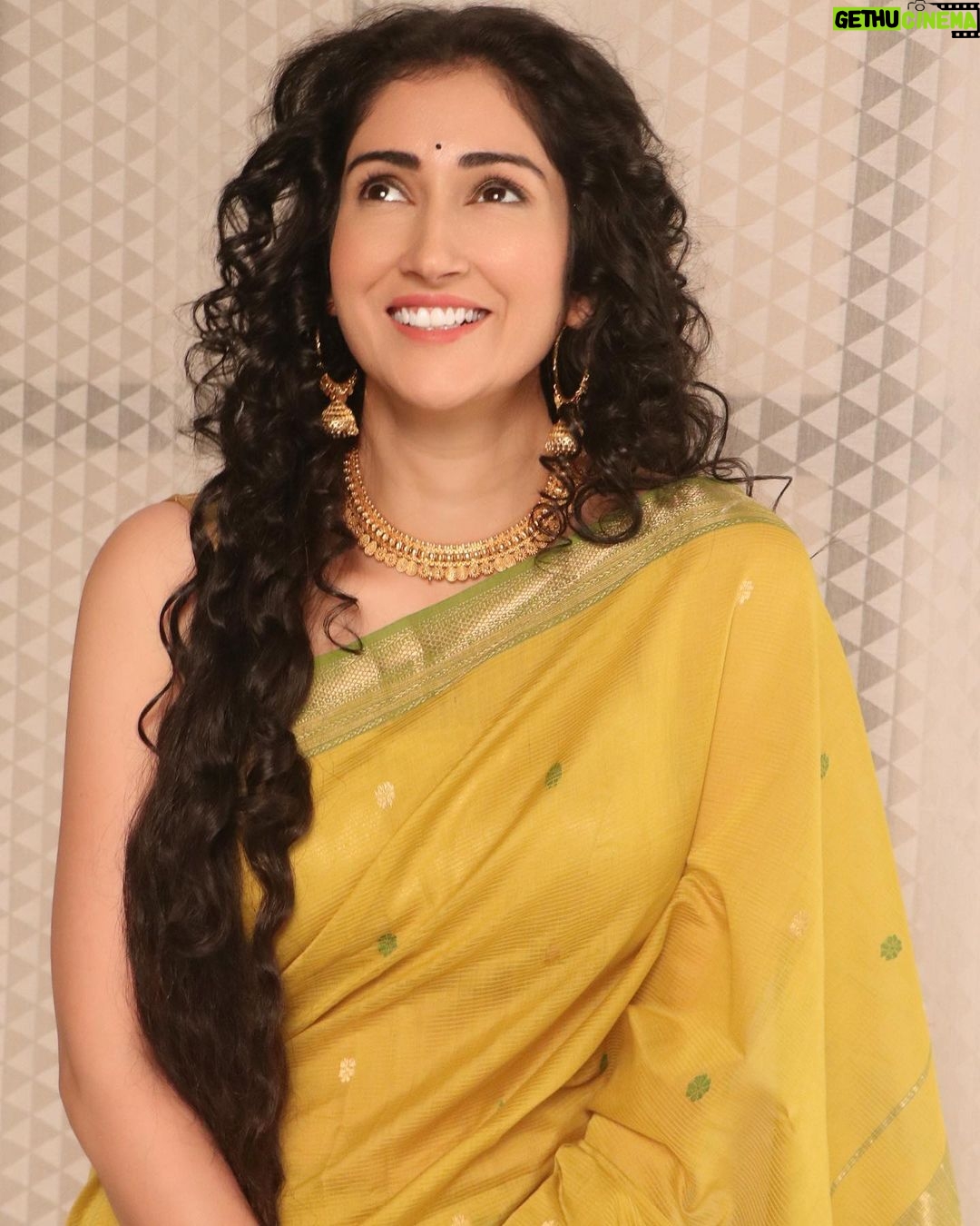 Gungun Uprari - 24.6K Likes - “To fall in love with yourself is the first secret to happiness.” ❤️
Beautiful sari
@varananesilksarees
#valentines #happyvanlentinesday #love #trust #happiness
