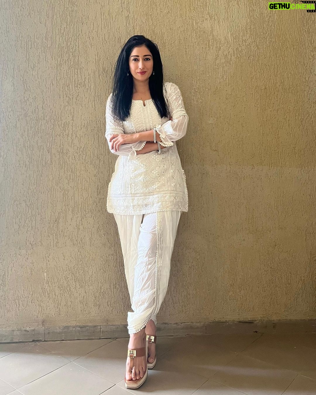 Gungun Uprari - 21K Likes - "The weak can never forgive. Forgiveness is the attribute of the strong." - Mahatma Gandhi
.
.
.
Beautiful dress @labelishnya ❤️
Footwear @aldo_shoes
#happyrepublicday #india #mycountry ❤️