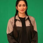 Gungun Uprari Instagram - “An athlete cannot run with money in his pockets. He must run with hope in his heart and dreams in his head.” —Emil Zatopek . . Coming up #rajjo Keep watching @starplus @disneyplushotstar @muktadhond @celesti.bairagey #sports #running #tv #drama #show #motivation #actor #sportsperson ❤️