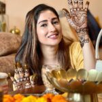 Gungun Uprari Instagram - Getting ready for Karwa Chauth❤️ “That night when wives become more interested in the moon than their husbands!”😂 . Big thanks to @shruti_mehendi_artist For such a beautiful Mehndi art 🤗