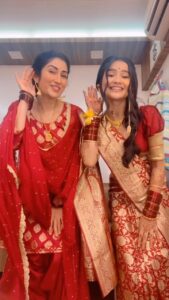 Gungun Uprari Instagram - Maii aur Rajjo❤️ Very very very amateur #transitionreels 😂 #bloopers #rajjo