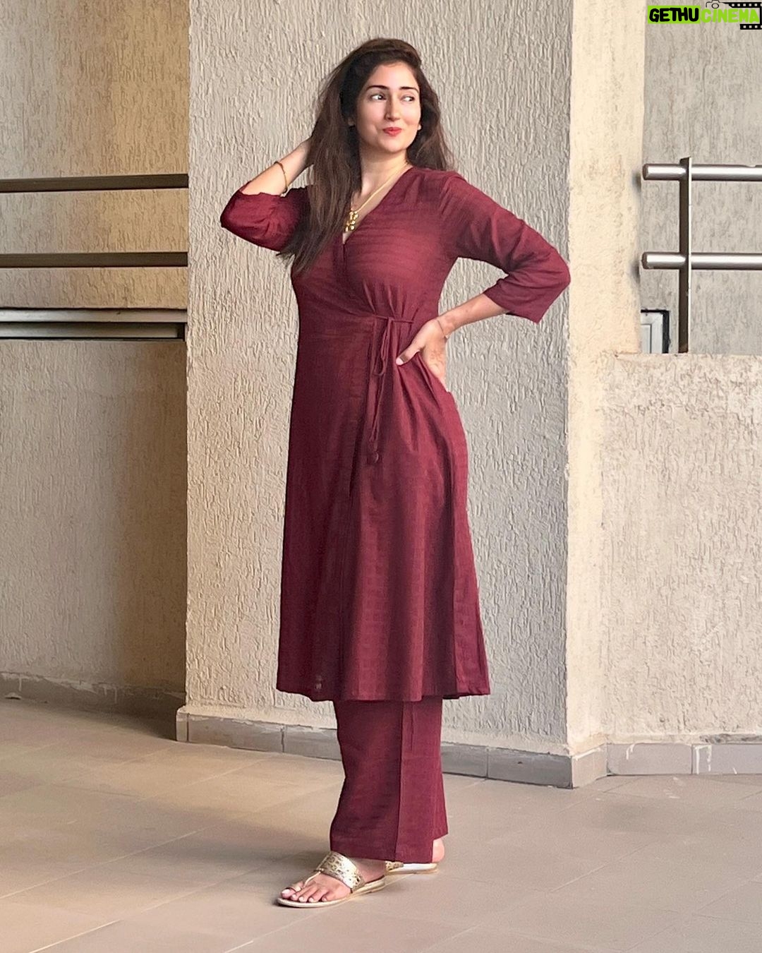 Gungun Uprari - 23.2K Likes - “I get up every morning and it’s going to be a great day. You never know when it’s going to be over, so I refuse to have a bad day.” ❤️
.
.
.
.
.
Dress @truebrowns 🌸
.
.
.
#happyweekend #dresses #comfort #cotton #truebrown #saturday