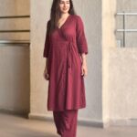 Gungun Uprari Instagram - “I get up every morning and it’s going to be a great day. You never know when it’s going to be over, so I refuse to have a bad day.” ❤️ . . . . . Dress @truebrowns 🌸 . . . #happyweekend #dresses #comfort #cotton #truebrown #saturday