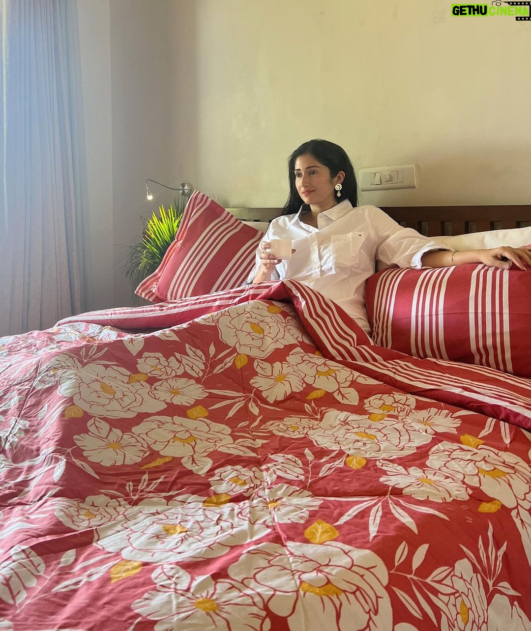 Gungun Uprari Instagram - “The word “saturday” has the word “sat” in it. Make sure your take the time this day to sit and relax.” ❤️ Enjoying my Saturday mor with @boutiquelivingindia Super comfortable and Superior color combos that enhance the beauty of your bedroom Join me in supporting the Sleep With Comfort campaign with @BoutiqueLiving and prioritize rest for a better life. Good sleep is not a luxury; it's a fundamental aspect of our well-being. Let's break the stigma around rest and embrace healthy habits that will help us wake up feeling our best. The power of a good night's sleep is transformative. Let's make it a priority. #PrioritizeRest #BetterSleepBetterLife #SleepWithComfort @boutiquelivingindia @alphabetmedia