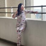 Gungun Uprari Instagram - "Over the years I have learned that what is important in a dress is the woman who is wearing it." ❤️ . . Really enjoying myself in these comfortable wear from @manvaarjaipur 🌱 . . . . #fashion #weekend #sunday #mumbai #comfort #cotton