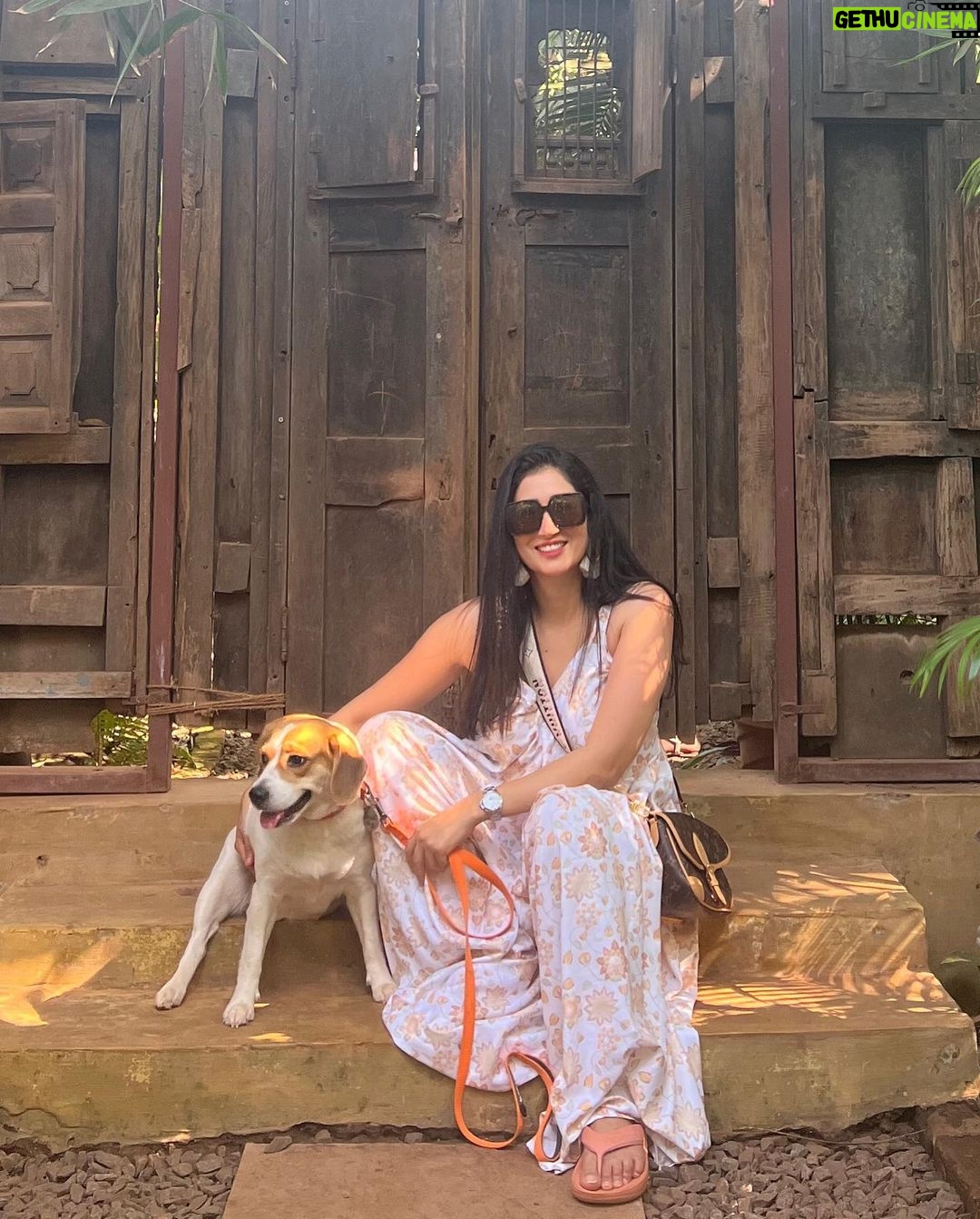 Gungun Uprari - 26.6K Likes - “The future belongs to those who believe in the beauty of their dreams.” – Eleanor Roosevelt
Holiday mode 💕
In Goa
Beautiful jumpsuit @pashaindialabel 🌸
Earrings @avyana_handcraftedjewellery
#christmas #newyears #2022
