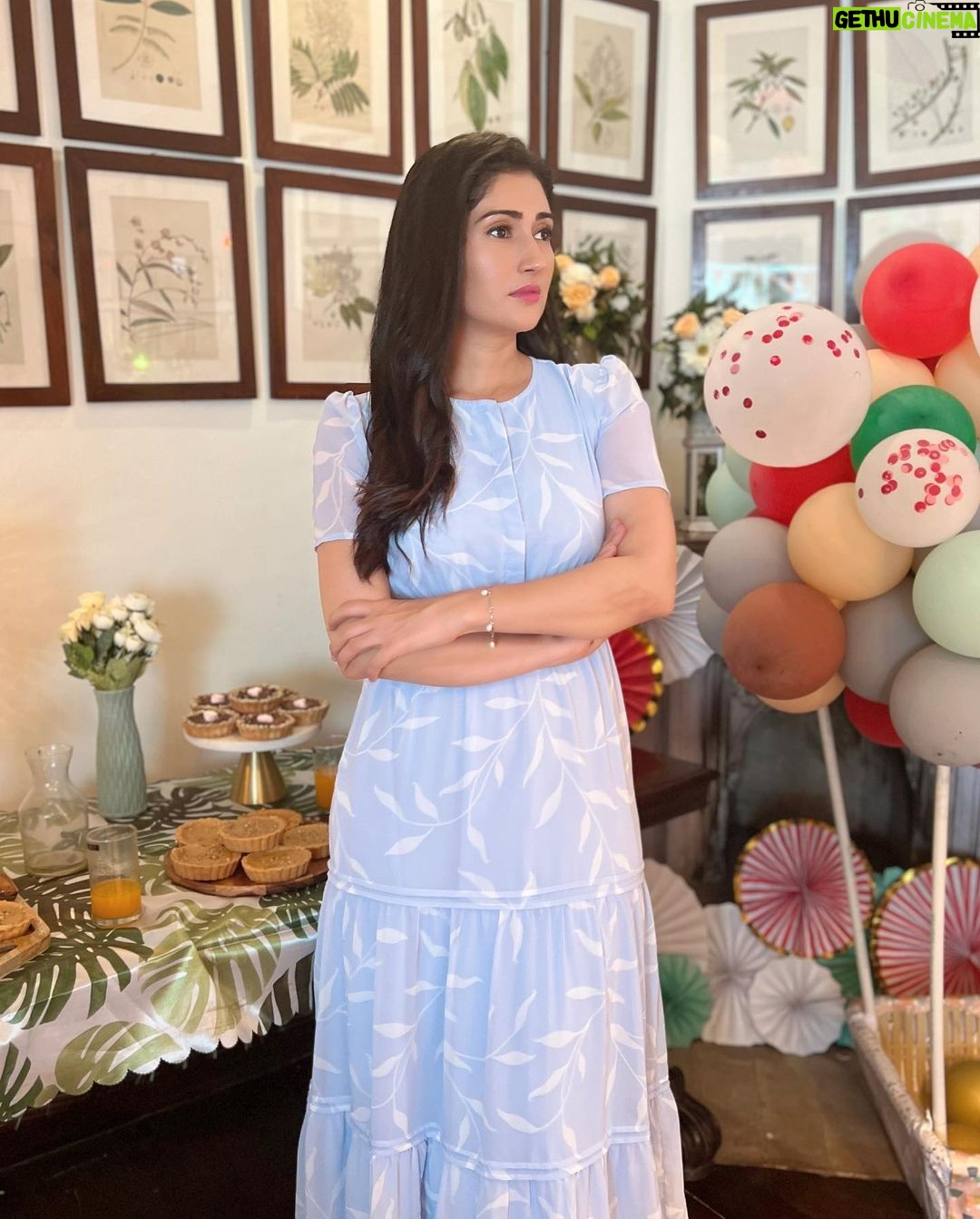 Gungun Uprari Instagram - Shooting for an add film is always my favourite job and travelling is the best part β€οΈ . . Work and fun together π . Styled by- @shreyasinghoofficial . . #comingsoon #advertisment #shoot #film #work and #fun Mussoorie