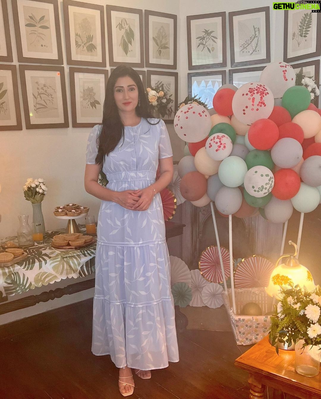 Gungun Uprari Instagram - Shooting for an add film is always my favourite job and travelling is the best part β€οΈ . . Work and fun together π . Styled by- @shreyasinghoofficial . . #comingsoon #advertisment #shoot #film #work and #fun Mussoorie