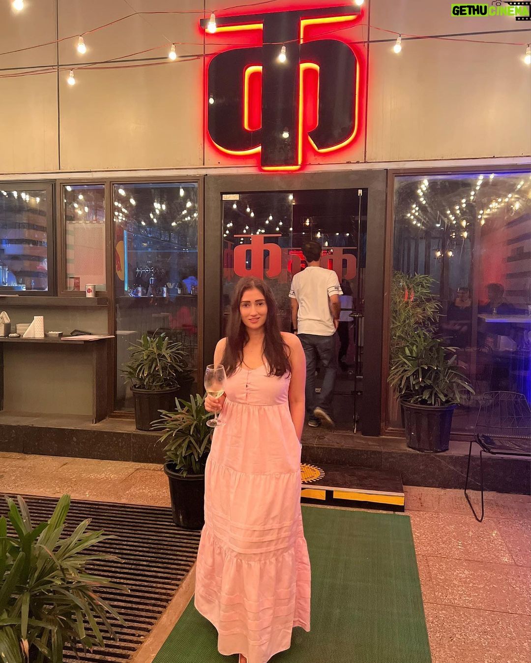 Gungun Uprari Instagram - Wonderful visit and a great time with @glocaljunction ❤️ @glocaljunctionmalad and their amazing staff. Enjoyed being your guest and it was a pleasure to be included in such a wonderful evening . Our compliments to the chef and we will be delighted to visit you guys again very soon . . . . #weekend #restaurant #food #delight