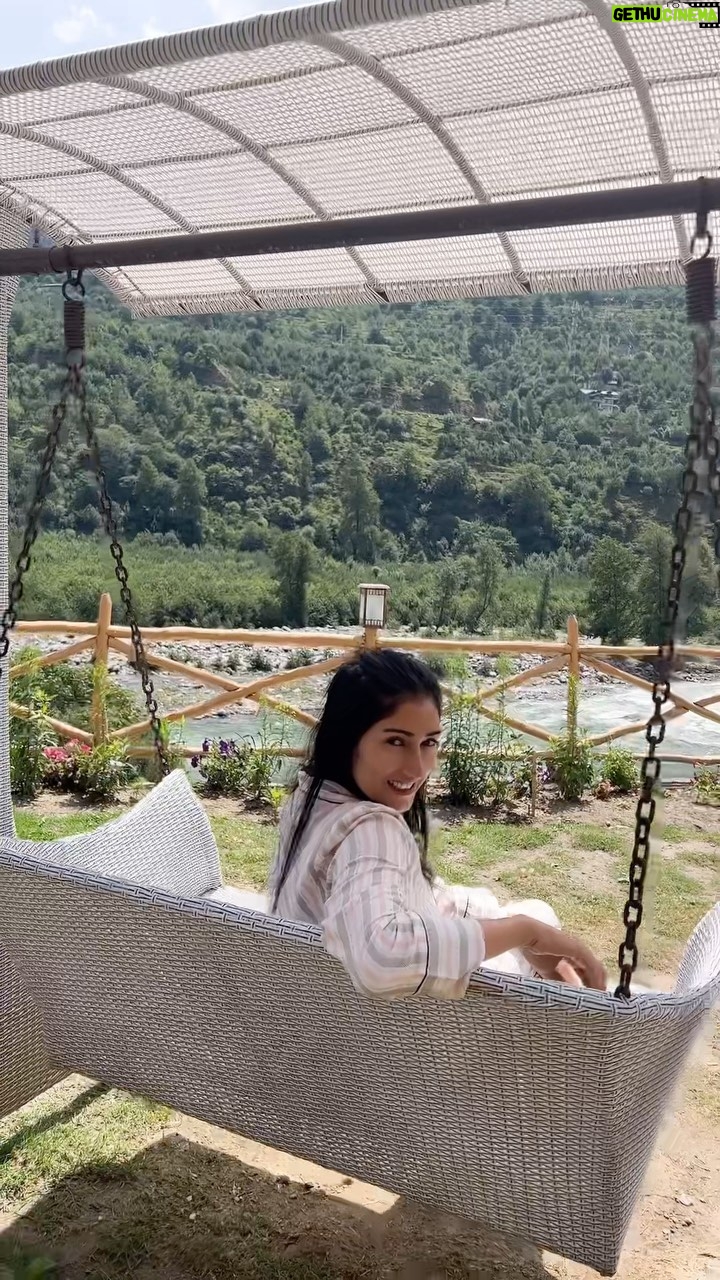 Gungun Uprari Instagram - โThe best view comes after the hardest climb.โ Good mor from Manali Wearing comfortable loungewear from @ezme.studio ๐ #weekend #goodmorning #friday #manali #kullu #loungwear #comfortwear #comfortwearfashion