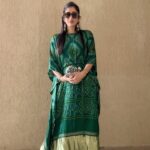 Gungun Uprari Instagram - हमपर ये किसने हरा रंग डाला 🦚 . . . . . . . . . . . . Kaftan from @dresimpress Clutch @the__garb 👠 @regalshoes.in . . . . . . . . . . #style #fashion #love #instagood #like #follow #photooftheday #photography #beautiful #instagram #model #art #picoftheday #beauty #smile #happy #instadaily #photo #me #cute #girl #ootd #bhfyp #followme #myself #likeforlikes #life #nature #moda #fashionblogger