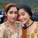 Gungun Uprari Instagram - “The women whom I love and admire for their strength and grace did not get that way because stuff worked out. They got that way because stuff went wrong, and they handled it. They handled it in a thousand different ways on a thousand different days, but they handled it. Those women are my superheroes.”- Elizabeth Gilbert #manorama is such mother .. single, strong and hardworking . meet me @gungunuprari and my lovely daughter 🤗 @celesti.bairagey Only on @starplus and @disneyplushotstar @7pm from 22nd August #rajjo #cominsoon