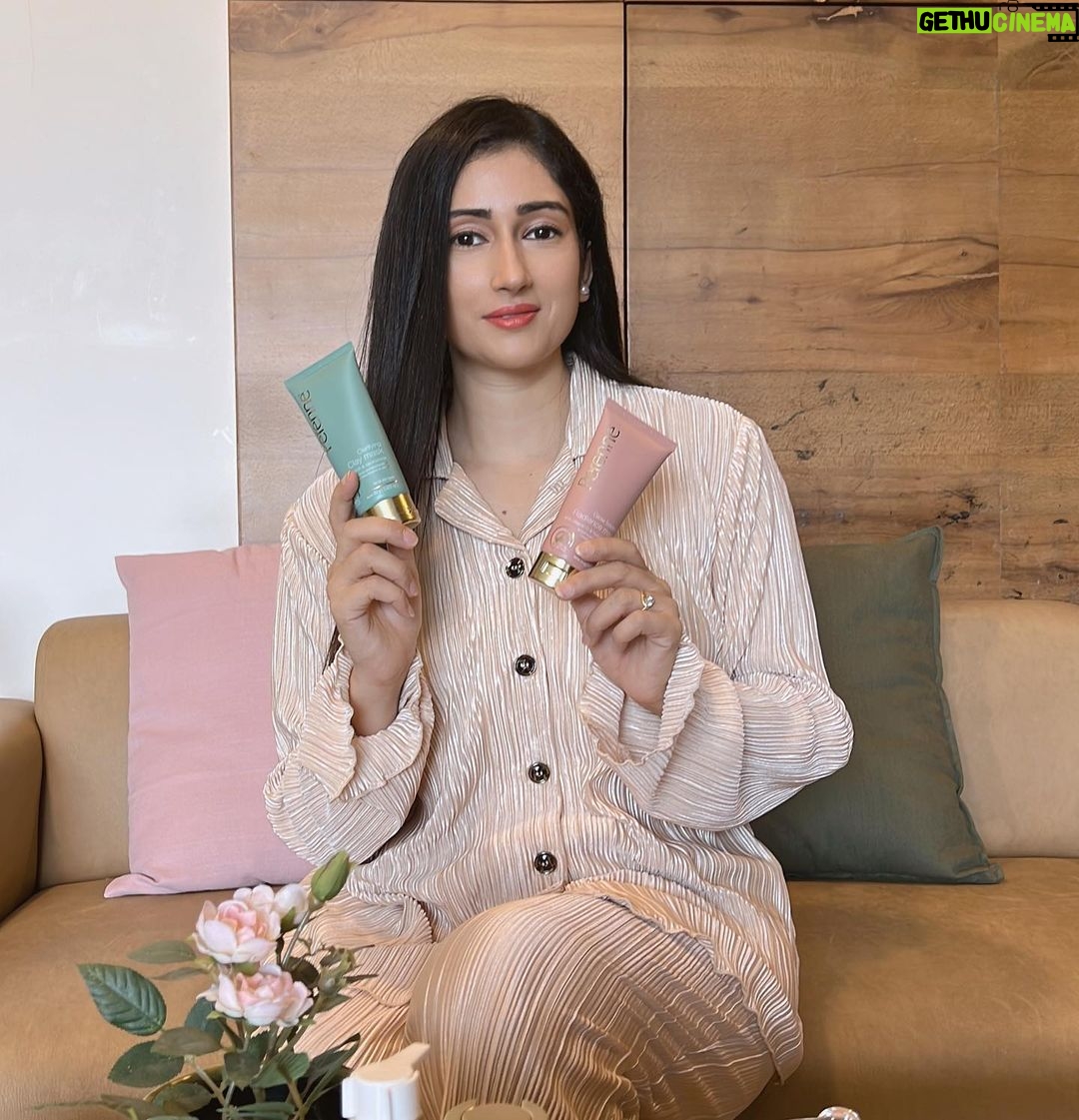 Gungun Uprari Instagram - #ख़ूबसूरती Lounge wear @semyabyshivani 🌸 My daily glow owes to Clean beauty skincare from @perennecosmetics . . I believe one should invest wisely in skincare so I recommend Clean beauty . I trust Perenne for high quality natural products. I daily use perenne Clarifying facewash toner moisturizing gel glow booster serum and sunscreen. Perenne sunscreen is my best buddy even when I am home or going out. I do use perenne scrub and mask with AHA BHA and Niacinamide twice a week. This antioxidant rich rang takes care of my all skin probs and keeps dullness at bay. My skin keeps glowing and shining with Perenne. #beautyblogger #beauty #makeup #skincare #makeupartist #blogger #mua #makeupaddict #beautyblog #makeuplover #instabeauty #fashion #fashionblogger #skincareroutine #cosmetics #beautytips #makeupjunkie #makeuptutorial #instamakeup #makeupblogger #wakeupandmakeup #beautyinfluencer #makeupoftheday #love #hudabeauty #instagood #beautybloggers #motd #beautiful