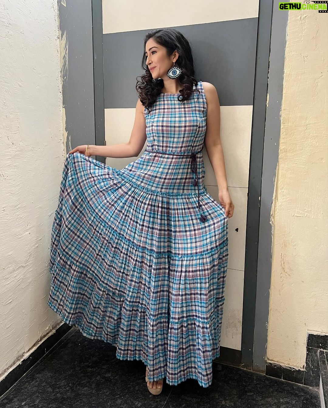 Gungun Uprari Instagram - Happy #monday ❤️ . . . . . . . Beautiful and comfortable cotton dress @stadofashion_official Evil eye earrings @sanskriti0777 #style #fashion #love #instagood #like #follow #photooftheday #photography #beautiful #instagram #model #art #picoftheday #beauty #smile #happy #instadaily #photo #me #cute #girl #ootd #bhfyp #followme #myself #likeforlikes #life #nature #fashionblogger