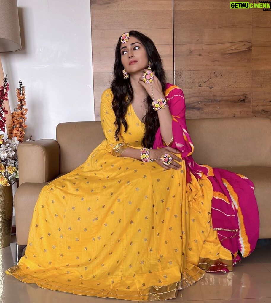 Gungun Uprari Instagram - A yellow dress and yelloads of happiness 🤩 Bright colour for bright day @rushmor_clothing And my flower jewellery 🌸 #traditionalwear #ethnicwear #indianwear #fashion #traditional #shalwarkameez #onlineshopping #sareelove #ethnic #indianfashion #indianwedding #trending #instafashion #sarees #lehenga #kurti #partywear #indianoutfit #wedding #sareelovers #silksarees #instagood #style #india #instagram #handloom #fashionblogger #indianclothing #kurtis #festivewear
