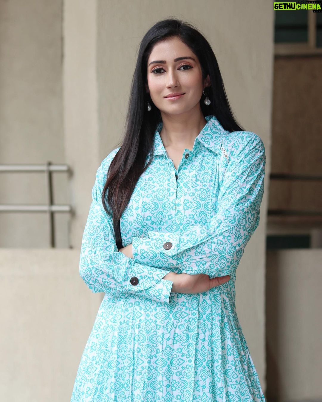 Gungun Uprari Instagram - “A girl should be two things: classy and fabulous.” ❤️ Thanks @mamicha.in for sending this classy and fabulous dress 💕 Dress @mamicha.in 📷 @photovideo_creator Makeup @shradha17_makeupartist #dress #fashion #style #ootd #love #dresses #gamis #outfit #shopping #dressmurah #instagood #model #instafashion #beauty #beautiful #fashionblogger #moda #fashionista #fashionstyle #like #onlineshopping #girl #blouse #wedding #bajumurah #tunik #hijab #shoes #clothes #bhfyp
