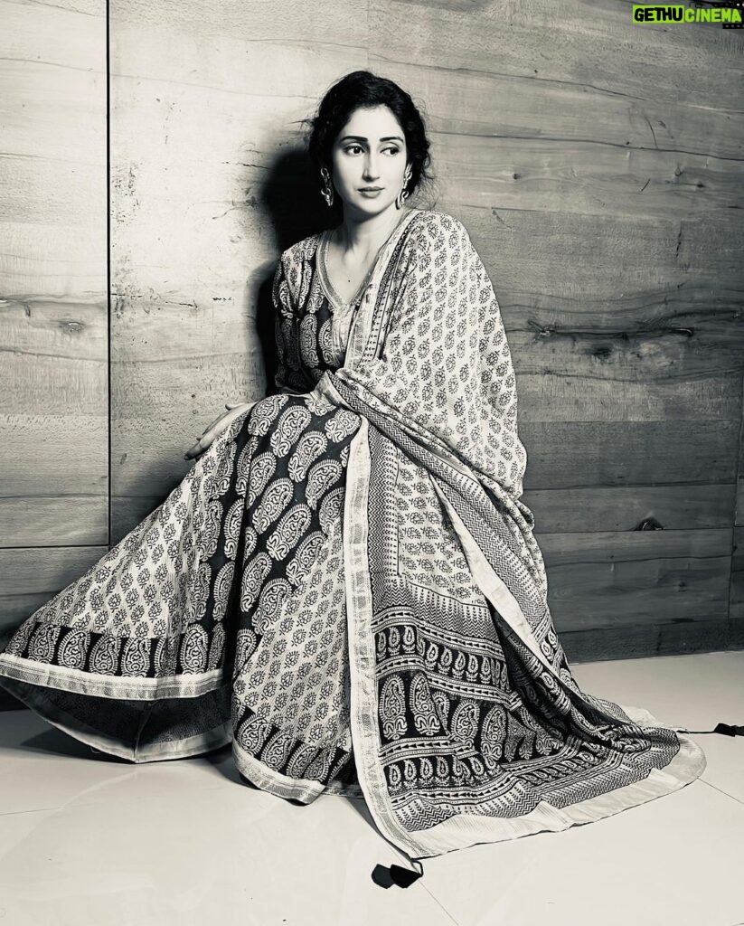 Gungun Uprari Instagram - नारी 💕 Very comfortable bagh maheshwari silk suit From @vermasheetaljoshi @gungunuprari . . . . . . . . . . #cottonsuits #cotton #fashion #suits #ethnicwear #indianwear #onlineshopping #punjabisuits #salwarsuits #salwarkameez #kurti #dressmaterial #designersuits #salwarsuit #cottonkurti #suit #kurtis #dressmaterials #dresses #indianfashion #actor #cottonsuit #embroidery #indiansuits #ethnic #india #partywear #dress #dupatta #trending