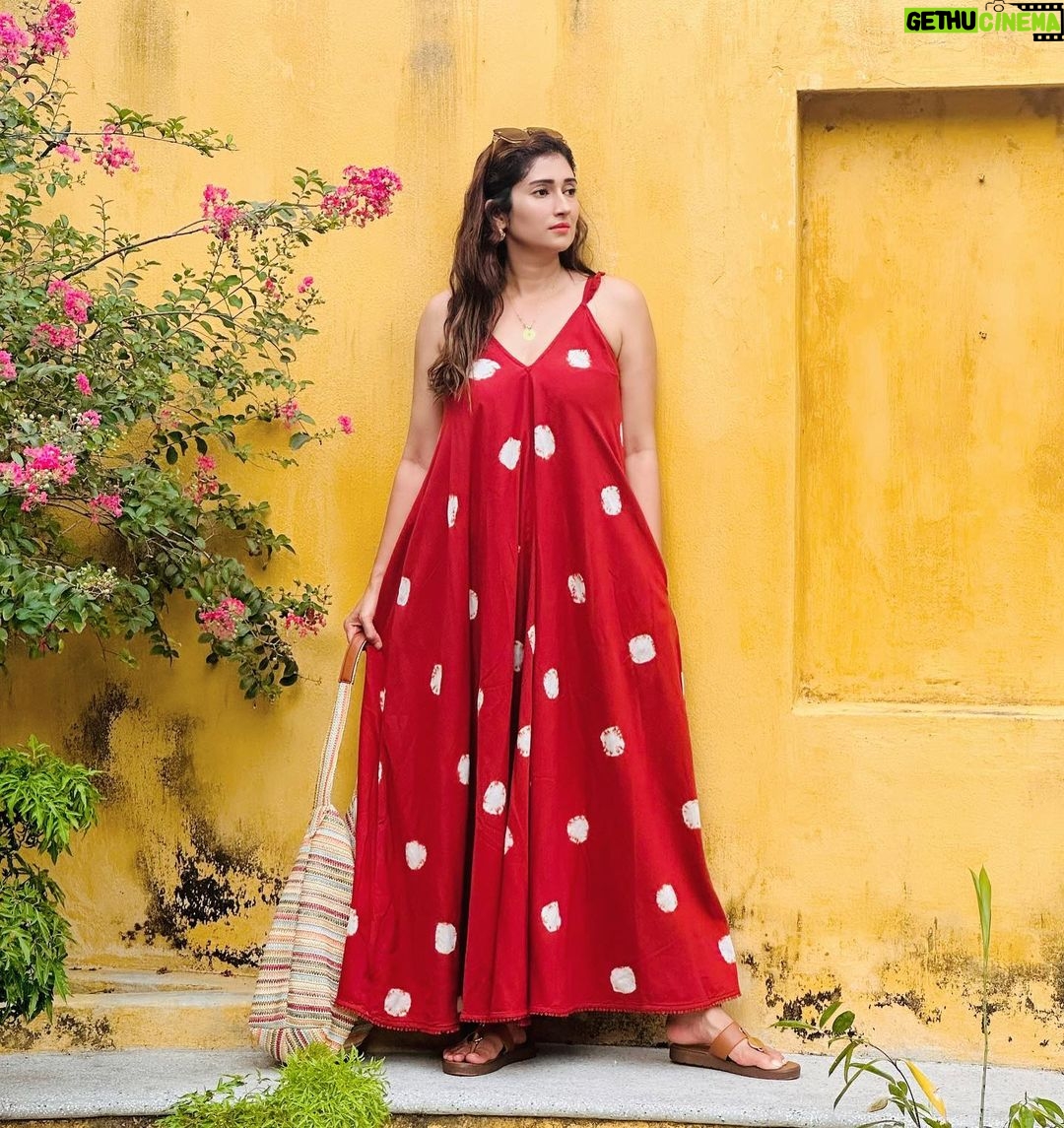 Gungun Uprari - 21.8K Likes - This evening is as brief as the twinkling of an eye yet such twinklings is what eternity is made of 🤩
Beautiful evening @oldtownhanoi #vietnam
@mothoian lotus tea 🪷 ☕️
Very comfortable & beautiful dress
@kharakapas 🌸
.
.
.
#evening #lights #lake #lanterns #calm #beautiful #bright .