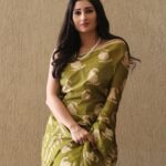 Gungun Uprari Instagram - साड़ी 💕 . . . . . . . 🥻 @tamairafashion Jewellery @justjadaujewellery Camera @photovideo_creator Makeup @rohitsinghmakeupartist #sari #actor #model #jaipur #art #memes #punjab #mumbaikar #rajasthan #viral #tiktok #style #nashik #insta #ahmedabad #music #status #kolhapur #bappa #chandigarh #beautiful #banglore #ganpati #fashionblogger #likes #kochi #gujarat #onlineshopping #travelphotography #marathistatus