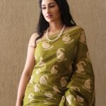 Gungun Uprari Instagram - साड़ी 💕 . . . . . . . 🥻 @tamairafashion Jewellery @justjadaujewellery Camera @photovideo_creator Makeup @rohitsinghmakeupartist #sari #actor #model #jaipur #art #memes #punjab #mumbaikar #rajasthan #viral #tiktok #style #nashik #insta #ahmedabad #music #status #kolhapur #bappa #chandigarh #beautiful #banglore #ganpati #fashionblogger #likes #kochi #gujarat #onlineshopping #travelphotography #marathistatus