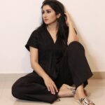 Gungun Uprari Instagram - Statement earrings are great for making a powerful impression ❤️ . . . . . Earrings @bakajewelry Footwear @anse.sandals #earrings #jewelry #jewellery #fashion #handmade #necklace #accessories #handmadejewelry #silver #earringsoftheday #gold #style #rings #bracelet #love #bracelets #ring #bangles #jewelrydesigner #smallbusiness #jewelryaddict #jewels #onlineshopping #indianjewellery #necklaces #earringsofinstagram #jhumkas #jewelrydesign #fashionjewelry #bhfyp
