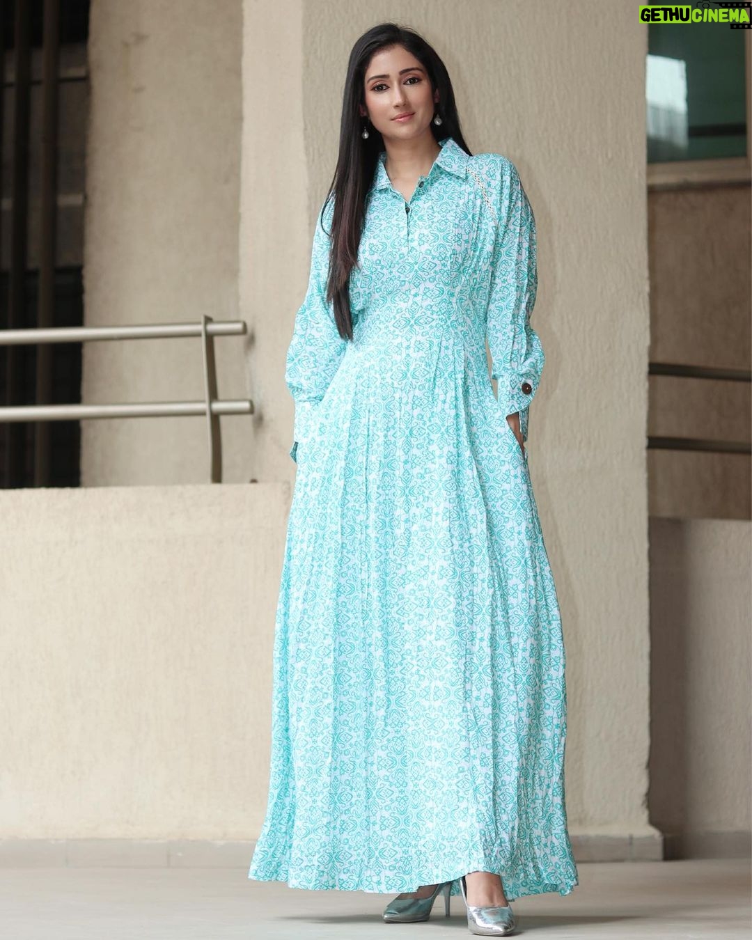 Gungun Uprari Instagram - “A girl should be two things: classy and fabulous.” ❤️ Thanks @mamicha.in for sending this classy and fabulous dress 💕 Dress @mamicha.in 📷 @photovideo_creator Makeup @shradha17_makeupartist #dress #fashion #style #ootd #love #dresses #gamis #outfit #shopping #dressmurah #instagood #model #instafashion #beauty #beautiful #fashionblogger #moda #fashionista #fashionstyle #like #onlineshopping #girl #blouse #wedding #bajumurah #tunik #hijab #shoes #clothes #bhfyp