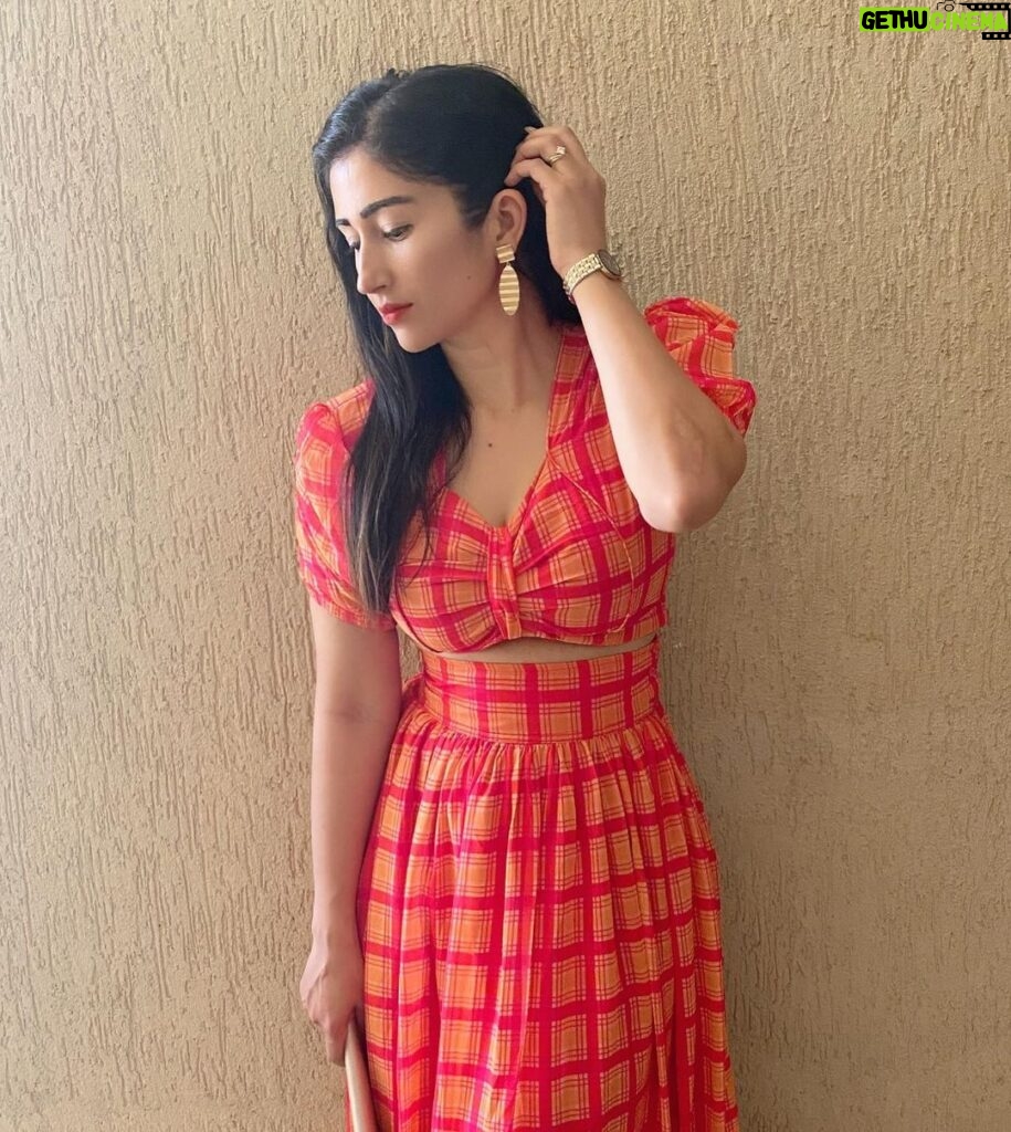 Gungun Uprari Instagram - The finest clothing made is a person's skin, but, of course, society demands something more than this.. Wearing this beautiful dress from @raisin.global ❤️ #raisingirl #raisinwestern #westernwear #fashion #onlineshopping #westernfashion #westernstyle #style #western #instafashion #dresses #trending #ootd #reels #rodeofashion #shopping #dress #girl #actor #tops #skirt #rodeostyle #indianwear #fashionstyle #trendingreels #fashionblogger #fashionista #top #westernchic #bhfyp