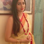 Gungun Uprari Instagram - मैं आग हूँ, मैं राख हूँ, मैं पवित्र राष हूँ, मैं पंख हूँ, मैं श्वाश हूँ, मैं ही हाड़ माँस हूँ, मैं ही आदि अनन्त हूँ, मैं महाकाल हूँ, मैं महाकाल हूँ, मैं महाकाल हूँ.. Sari @houseofvardha Happy #mahashivratri 🙏🏻
