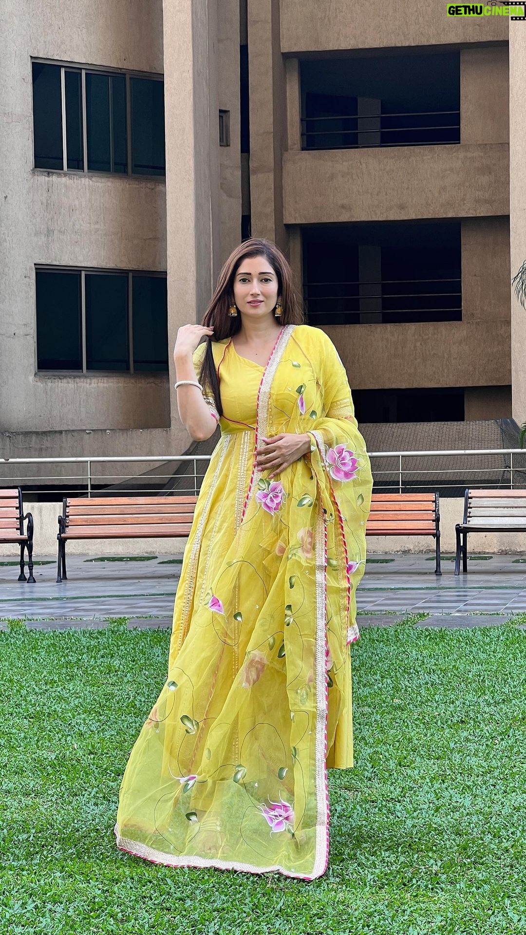 Gungun Uprari - 45.2K Likes - “The art of life is to know how to enjoy a little and to endure very much.” 🌸
.
.
Beautiful dress from
@aachho
Loved them 💕
@dinky_nirh ❤️
.
.
#monday #newweek #dresses #summer #actor