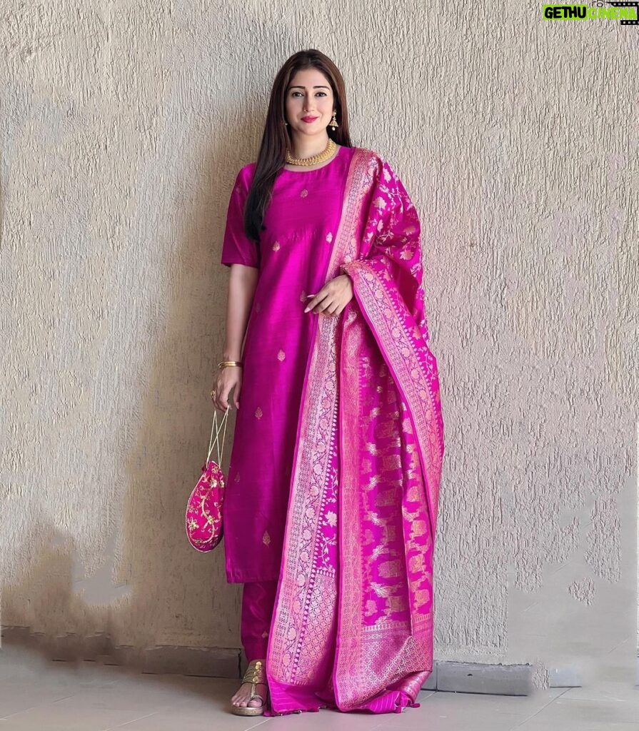 Gungun Uprari Instagram - "Pink isn't just a color. It's an attitude too." 💕 . . Unleash your inner diva with the vibrant Magenta Pink Kadhwa Weave Raw Silk Dress Material from Chinaya Banaras! Get the perfect fit with free stitching on your size. Elevate your style and make heads turn! @chinayabanaras 🌸 . . . #pink #silk #banarasi #banarasisaree
