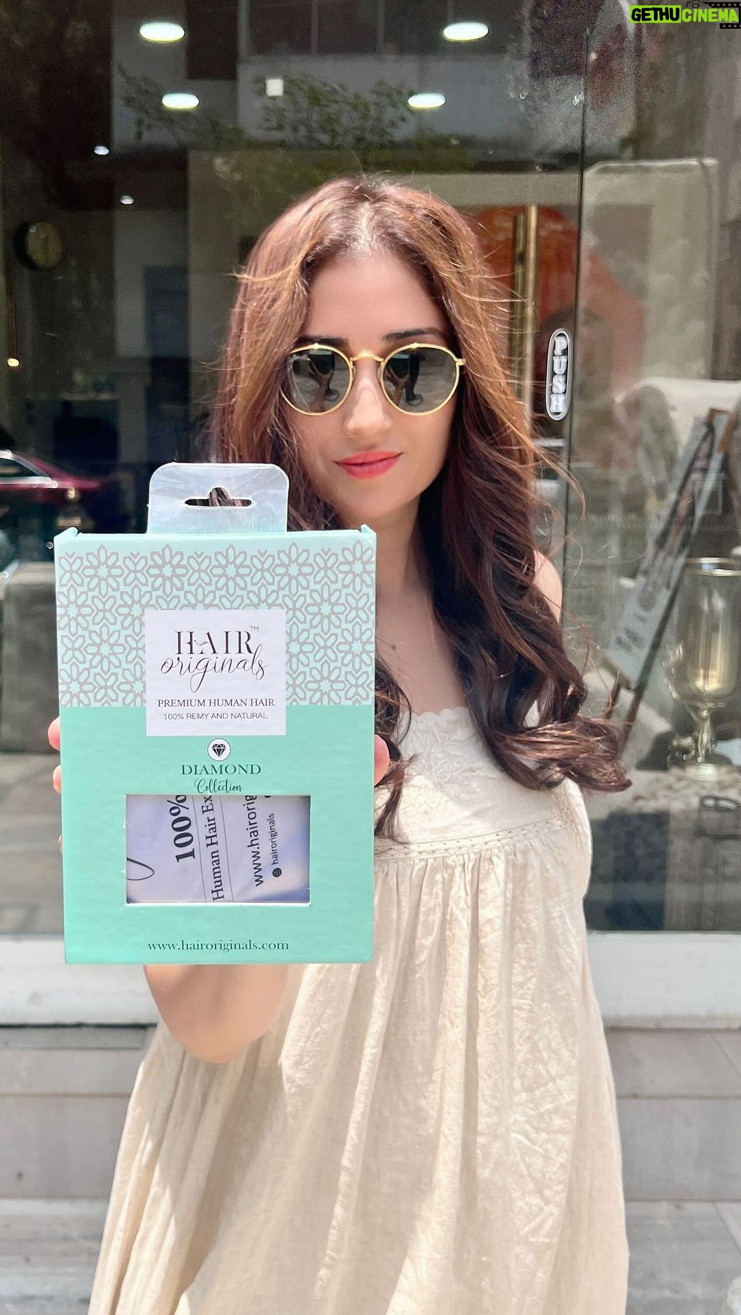 Gungun Uprari - 26.5K Likes - When she flips her hair, the world sees her shine ✨
Beautiful human hair extensions from @hairoriginals
Visit their website www.hairoriginals.com
Product link:
https://www.hairoriginals.com/product/4-piece-clip-set/
#hairextensions #hairflips #gungunuprari