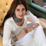 Gungun Uprari Instagram - White gives me energy, and yet makes me relaxed and beautiful 🤩 Beautiful dress @truebrowns Jewellery @teejhindia . . Location @ten.mumbai ❤️ . . . #pretty #beauty #trending #style #fashion