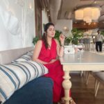 Gungun Uprari Instagram - "Savoring the flavors that ignite my senses." Amazing ambiance & delicious food @baliboo.official ❤️ Pr @rainmakerconsults . . . . . . #restaurant #lunch #family #joy