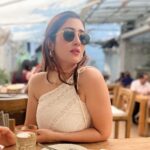 Gungun Uprari Instagram - “Keep smiling, because life is a beautiful thing and there’s so much to smile about.” ❤️ @tearsneyes 🤗 #happyweekend #happyhalloween #winters #daywellspent #lunchdate #dost #friday
