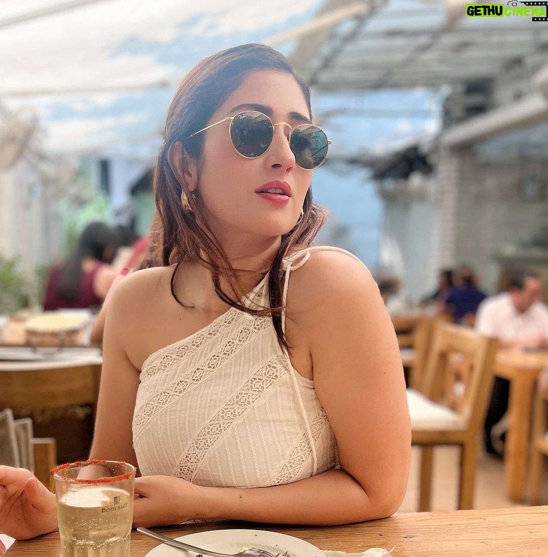 Gungun Uprari - 41.3K Likes - “Keep smiling, because life is a beautiful thing and there’s so much to smile about.” ❤️
@tearsneyes 🤗
#happyweekend #happyhalloween #winters #daywellspent #lunchdate #dost #friday