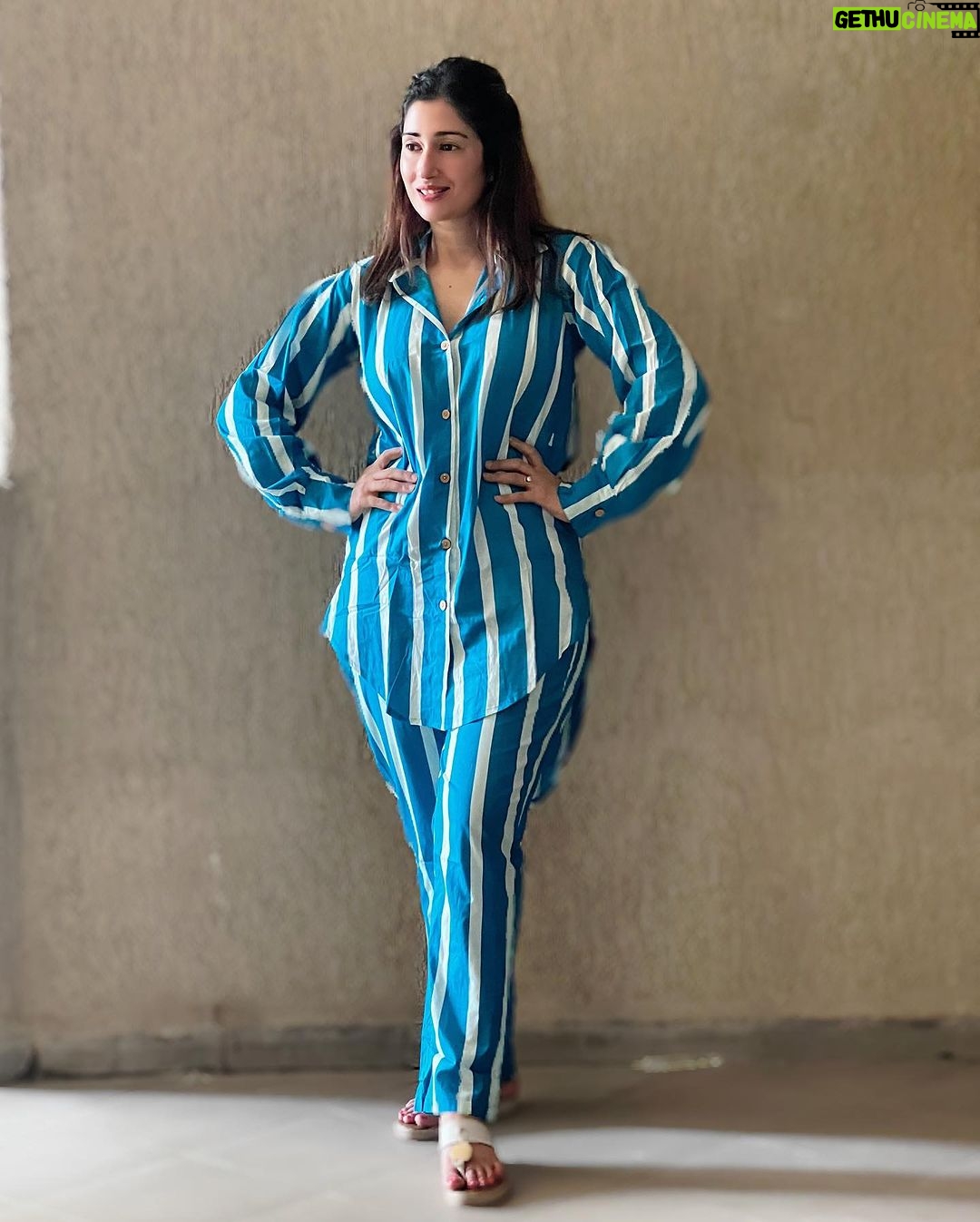 Gungun Uprari Instagram - "Over the years I have learned that what is important in a dress is the woman who is wearing it." ❤️ . . Really enjoying myself in these comfortable wear from @manvaarjaipur 🌱 . . . . #fashion #weekend #sunday #mumbai #comfort #cotton