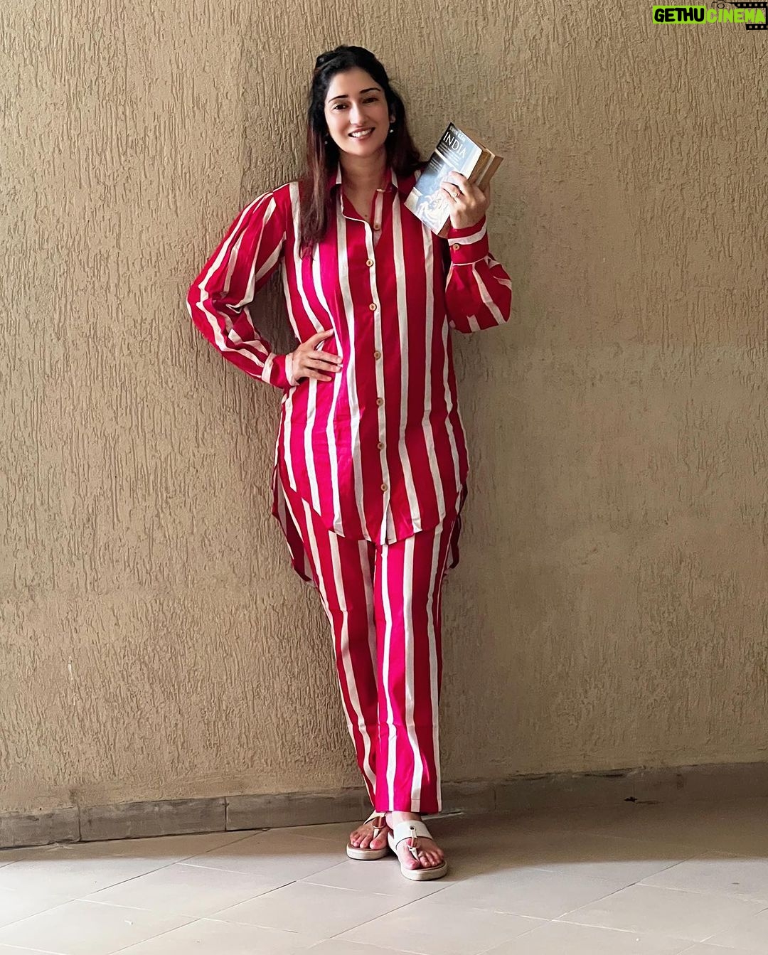 Gungun Uprari Instagram - "Over the years I have learned that what is important in a dress is the woman who is wearing it." ❤️ . . Really enjoying myself in these comfortable wear from @manvaarjaipur 🌱 . . . . #fashion #weekend #sunday #mumbai #comfort #cotton
