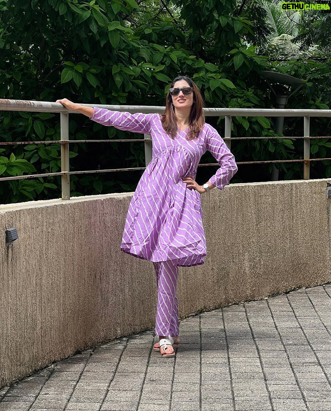 Gungun Uprari Instagram - "Over the years I have learned that what is important in a dress is the woman who is wearing it." ❤️ . . Really enjoying myself in these comfortable wear from @manvaarjaipur 🌱 . . . . #fashion #weekend #sunday #mumbai #comfort #cotton