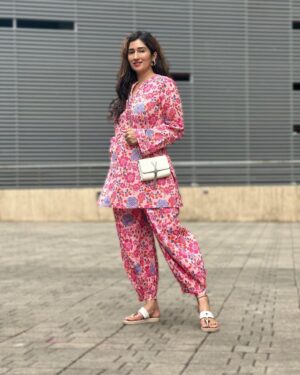 Gungun Uprari Instagram - What you wear is how you present yourself to the world . . . Fashion is instant language.” – Miuccia Prada.
.
.
.
Today in a cool and comfortable mode 
With 
Floral co- ord sets from 

@tara_c_tara 🌸
.
.
Bag @maisonvalentino 
.
.
#pink #barbie