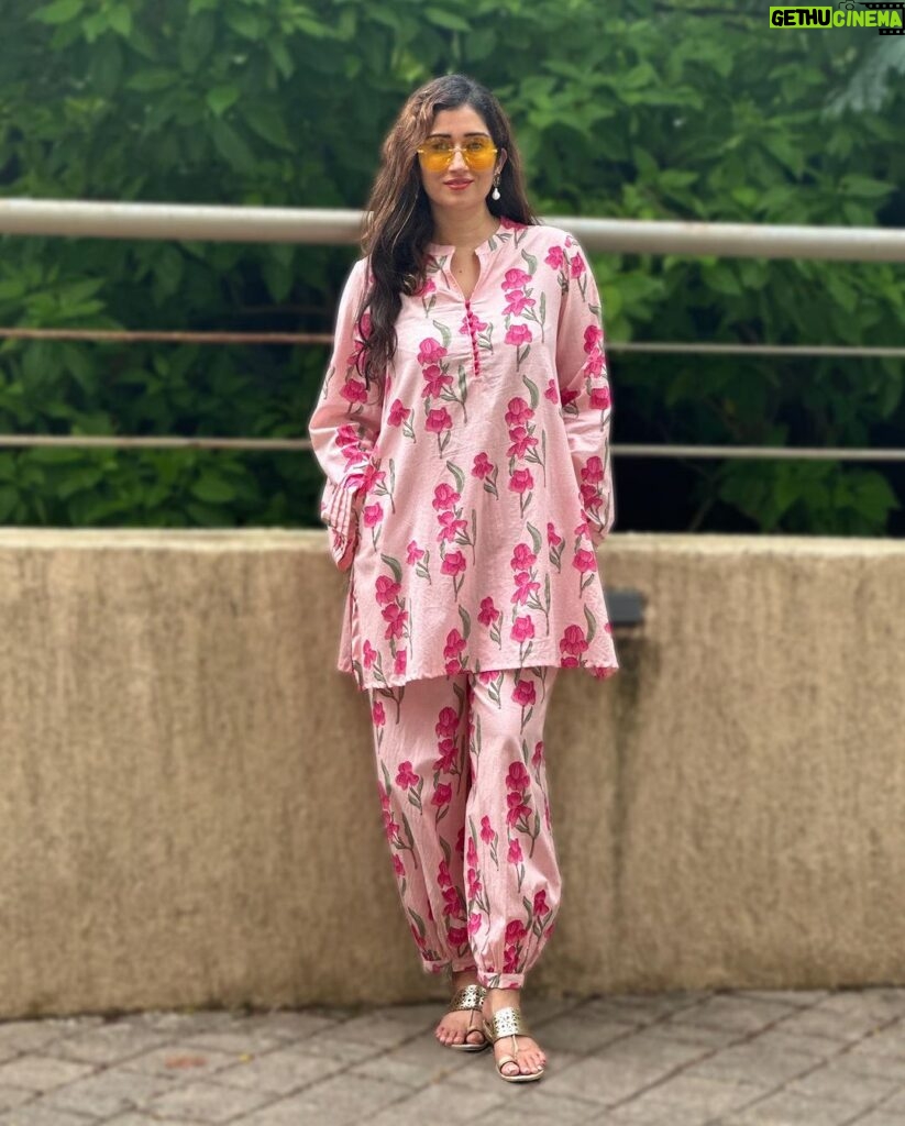 Gungun Uprari Instagram - What you wear is how you present yourself to the world . . . Fashion is instant language.” – Miuccia Prada. . . . Today in a cool and comfortable mode With Floral co- ord sets from @tara_c_tara 🌸 . . Bag @maisonvalentino . . #pink #barbie
