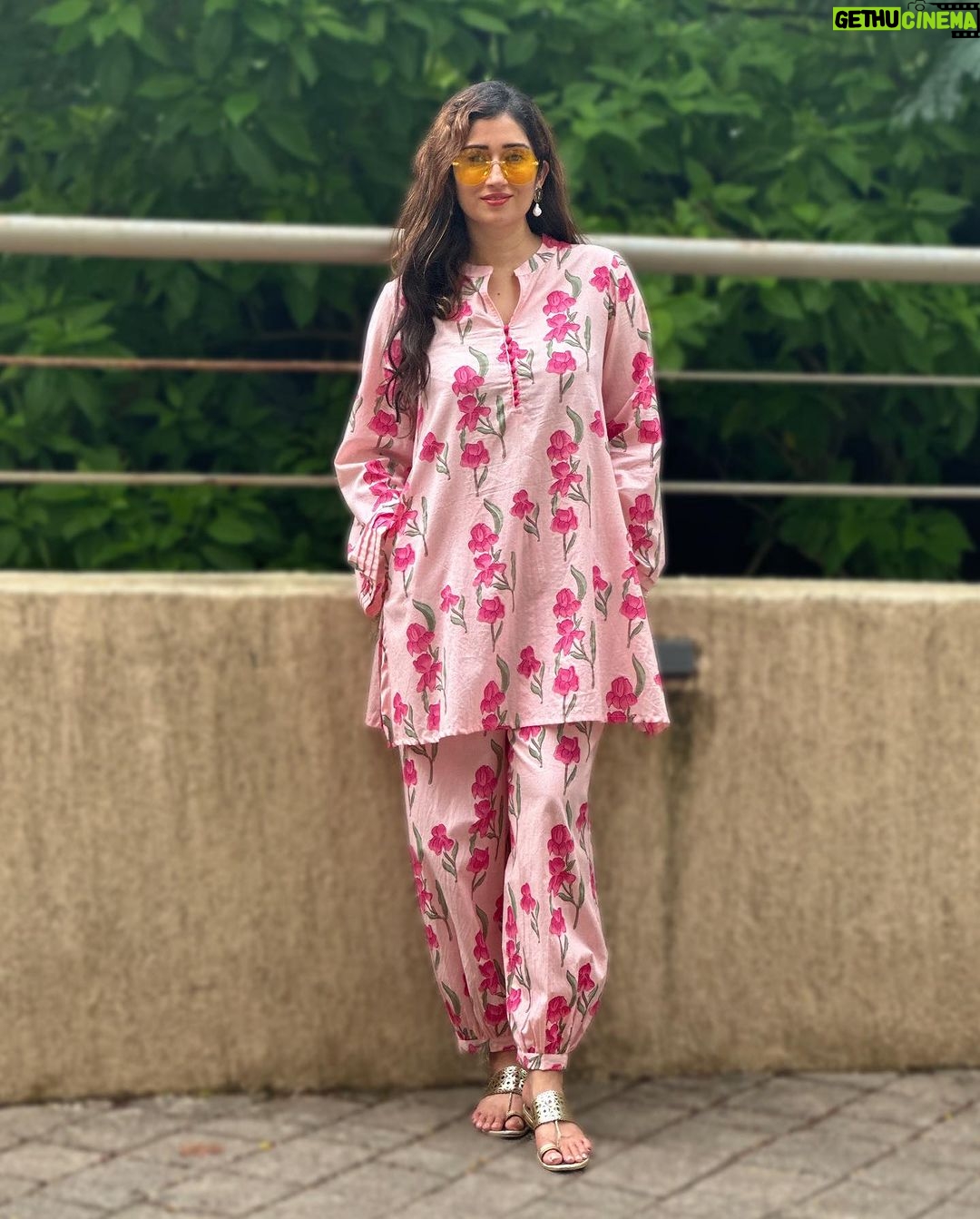 Gungun Uprari - 31.3K Likes - What you wear is how you present yourself to the world . . . Fashion is instant language.” – Miuccia Prada.
.
.
.
Today in a cool and comfortable mode
With
Floral co- ord sets from
@tara_c_tara 🌸
.
.
Bag @maisonvalentino
.
.
#pink #barbie